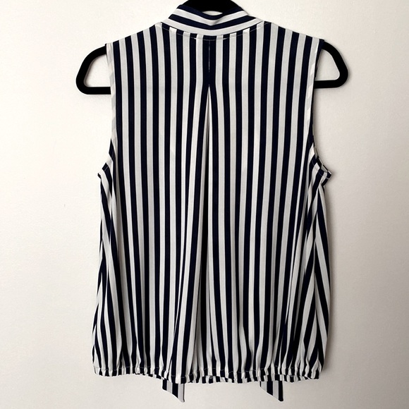 Tahari sleeveless tie front blouse size small - Picture 2 of 6